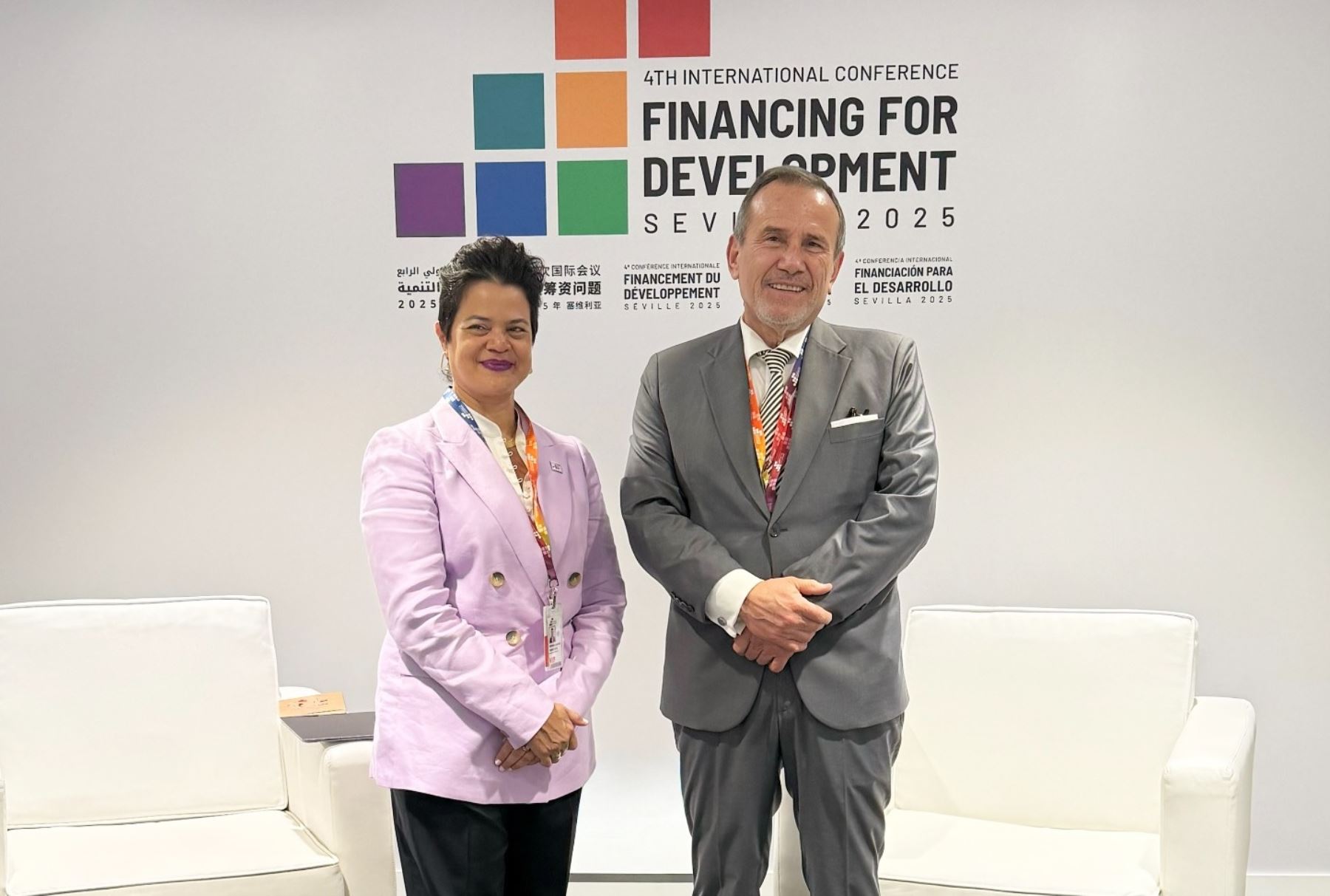Canciller Elmer Schialer se reunió con la secretaria general de la Asociación de Estados del Caribe (AEC), Noemí Espinoza, en el marco de la Cuarta Conferencia Internacional sobre Financiación para el Desarrollo (FFD4), en Sevilla, España.