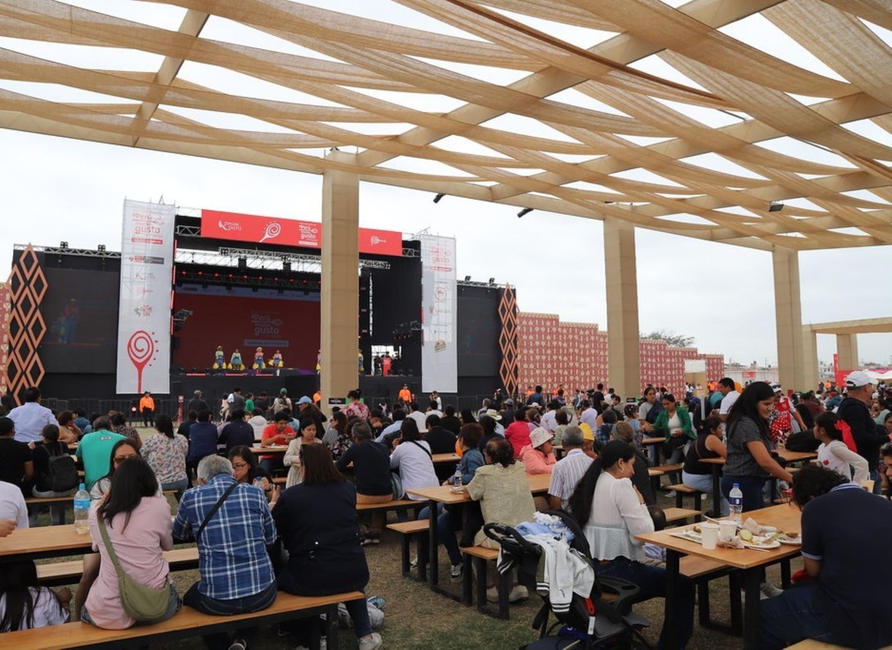 La Feria "Perú, Mucho Gusto" Lambayeque 2025 superó las expectativas iniciales de 40,000 asistentes y logró la increíble cifra de más de 101,000 visitantes que disfrutan de la oferta gastronómica regional.
