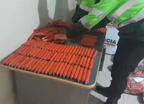 Agentes de la División Policial de Huamachuco incautaron 15,000 cartuchos de dinamita de origen ilegal durante una intervención a una vivienda ubicada en el centro poblado de Shorey, en la provincia de Santiago de Chuco, en La Libertad.