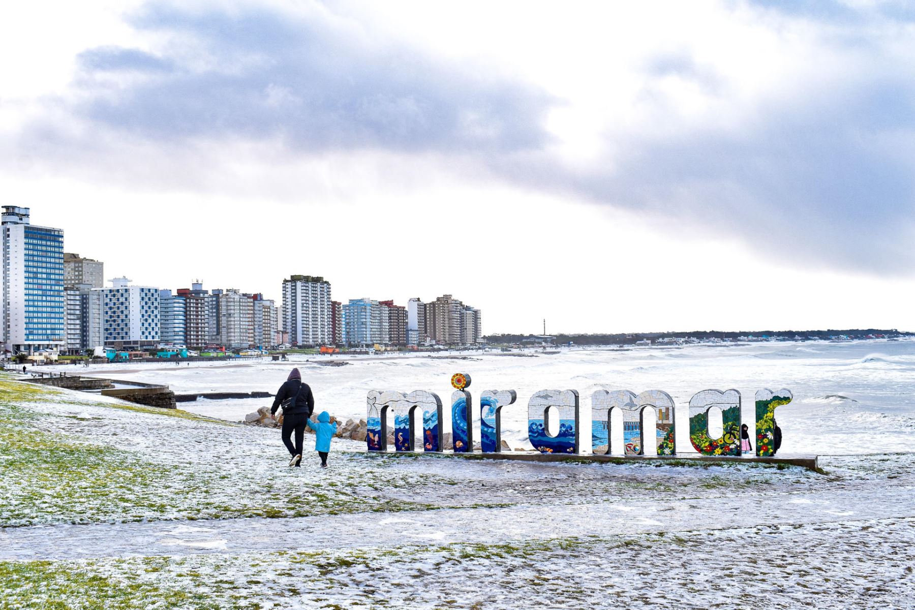 Las temperaturas en Buenos Aires comenzarán a aumentar a partir del jueves por el ingreso de viento del sector norte y el fenómeno podría mermar. Foto: EFE