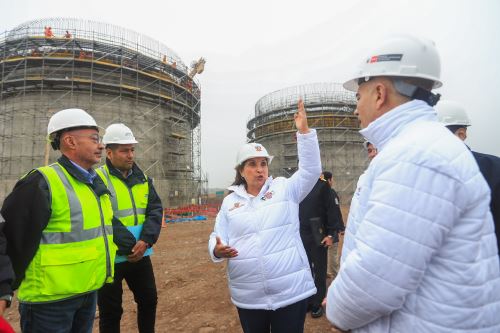 Presidenta Dina Boluarte supervisa avance de planta de tratamiento en La Atarjea