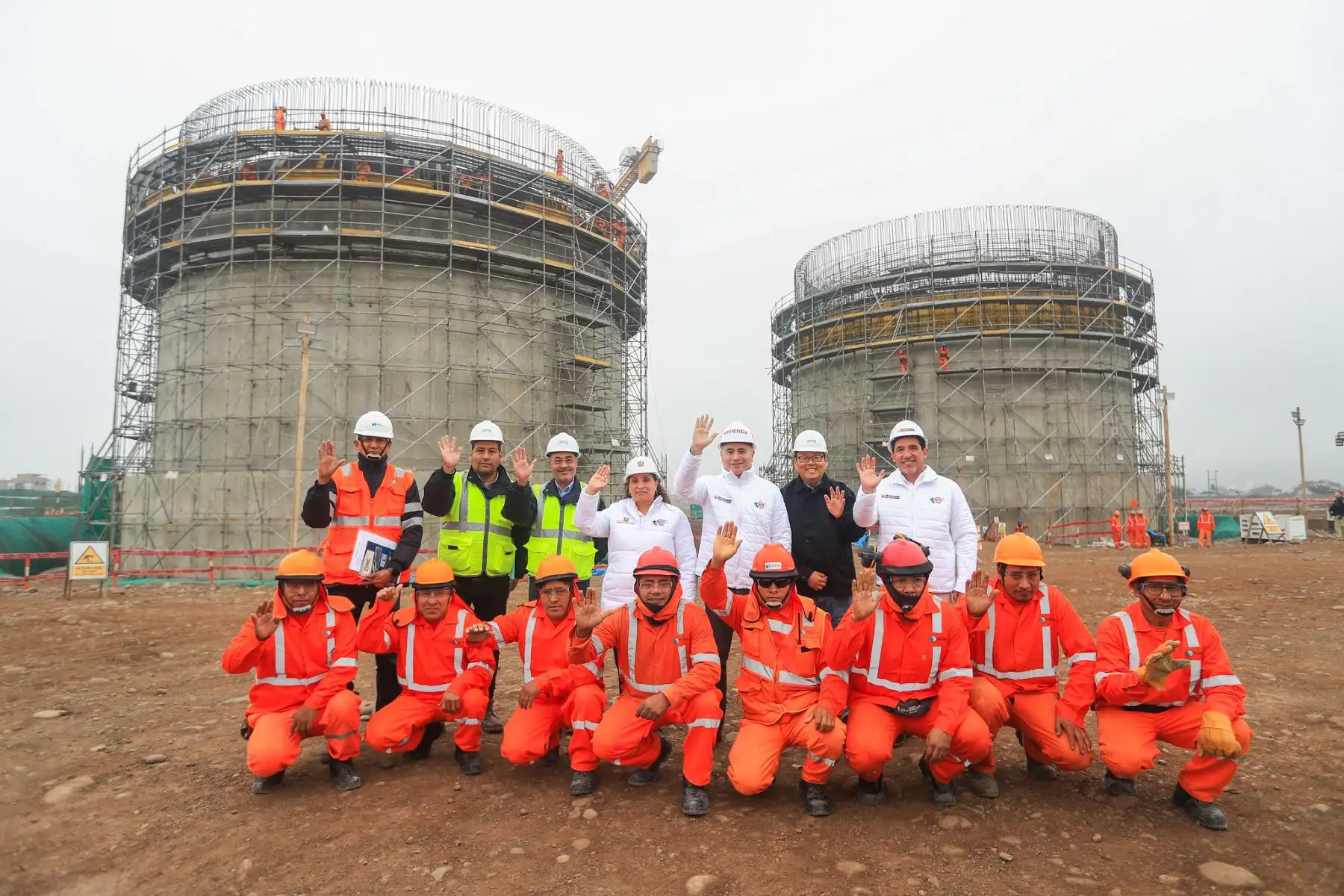 La presidenta Dina Boluarte, junto al Ministro de Vivienda, Ing. Durich Whittembury, realizó una visita técnica a las obras de la nueva y moderna Planta de Tratamiento de Aguas Residuales (PTAR) La Atarjea, que se construye en el distrito de El Agustino.
Foto: ANDINA/Prensa Presidencia