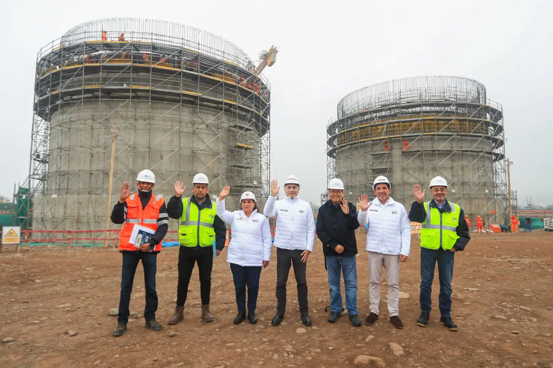 La presidenta Dina Boluarte, junto al Ministro de Vivienda, Ing. Durich Whittembury, realizó una visita técnica a las obras de la nueva y moderna Planta de Tratamiento de Aguas Residuales (PTAR) La Atarjea, que se construye en el distrito de El Agustino.
Foto: ANDINA/Prensa Presidencia
