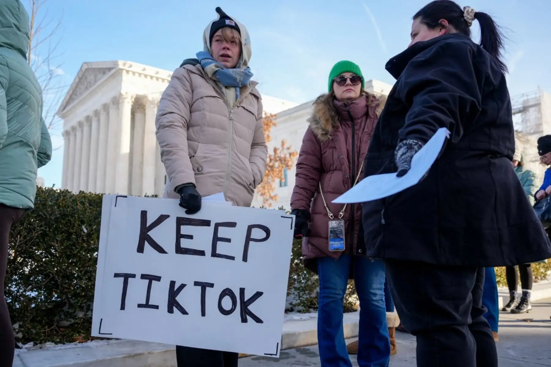 TikTok podría evitar la prohibición en Estados Unidos tras la declaración de Trump, quien aseguró que se halló un comprador. El acuerdo busca reducir el control chino sobre la plataforma y garantizar la seguridad de los datos estadounidenses. Foto: AFP