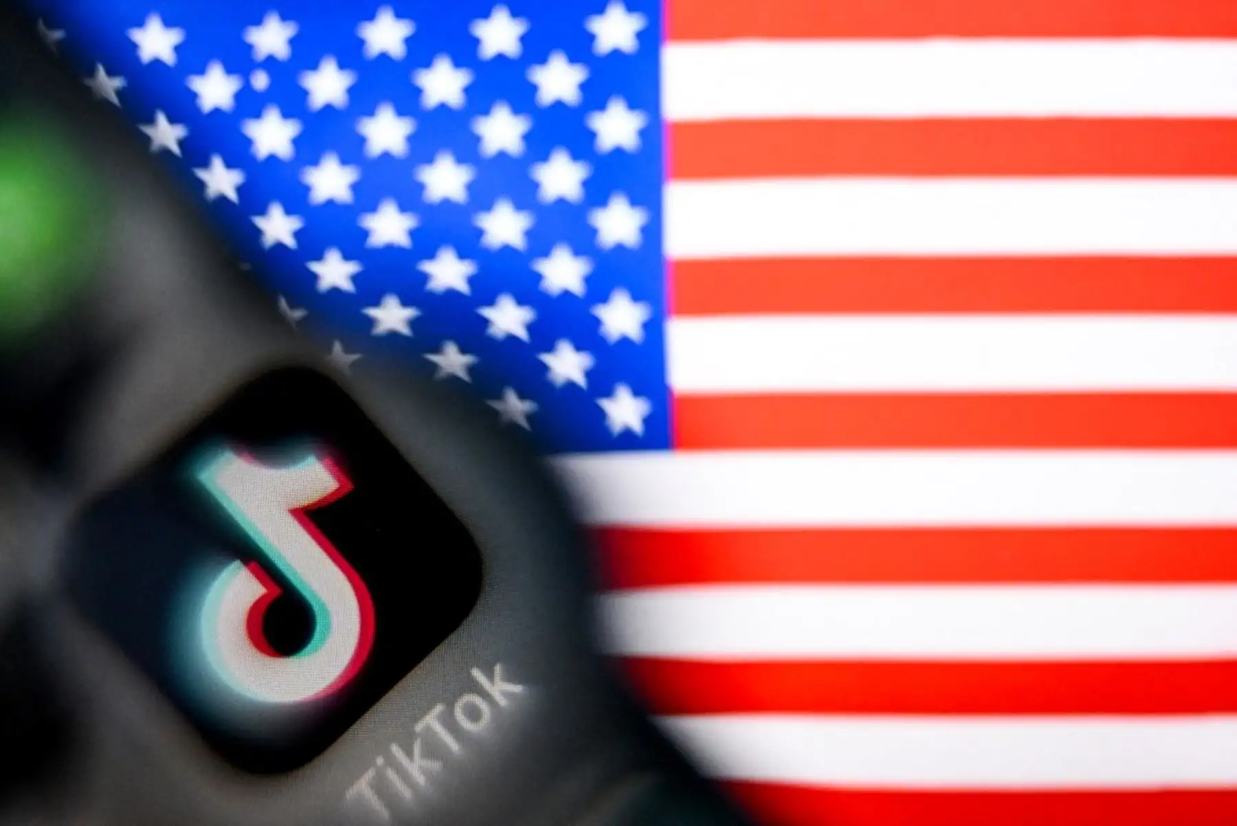 China anunció el viernes avances en las negociaciones con EE.UU., incluyendo posibles exportaciones de metales estratégicos. Este gesto podría destrabar el acuerdo de TikTok, que fue frenado por nuevos aranceles estadounidenses a productos provenientes de Pekín. Foto: AFP
