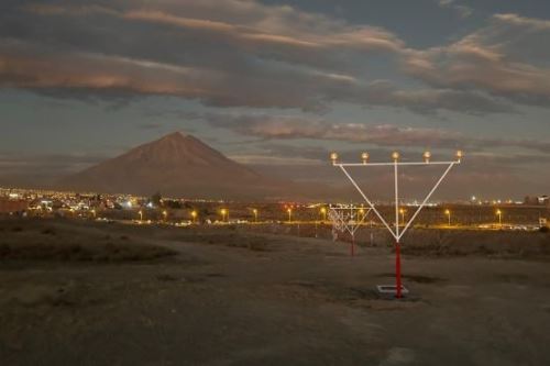 Durante las protestas de fines del 2022 y principios del 2023 fueron quemadas las cajas de pase, los cables y los conectores eléctricos. Foto: Córpac
