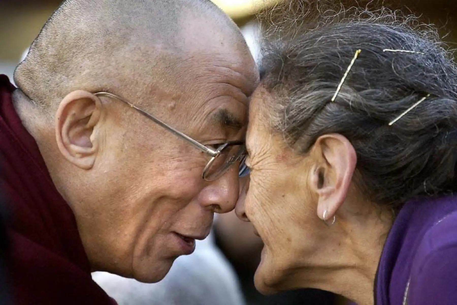 Acompañado por monjes y fieles, el dalái lama agradeció las muestras de afecto y reafirmó su deseo de seguir sirviendo al prójimo. Foto: AFP