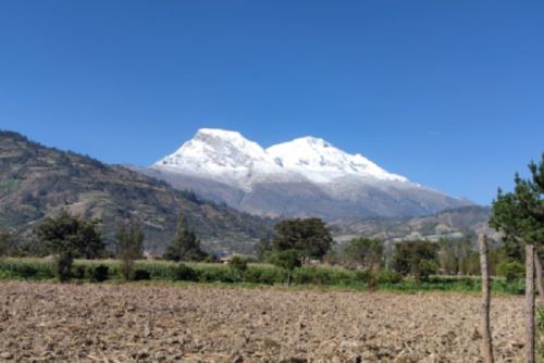 El equipo multidisciplinario de investigadores peruanos y franceses se encuentra actualmente en la Cordillera Blanca realizando los trabajos de campo.