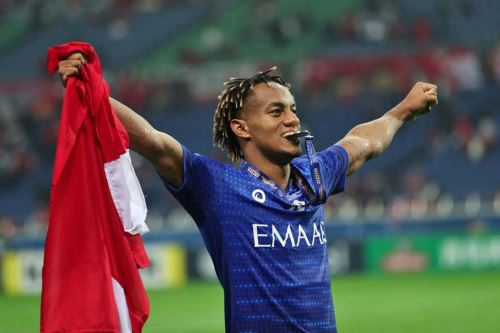 André Carrillo celebra triunfo histórico del Al Hilal: el peruano fue estrella y campéon con el sorprendente equipo árabe