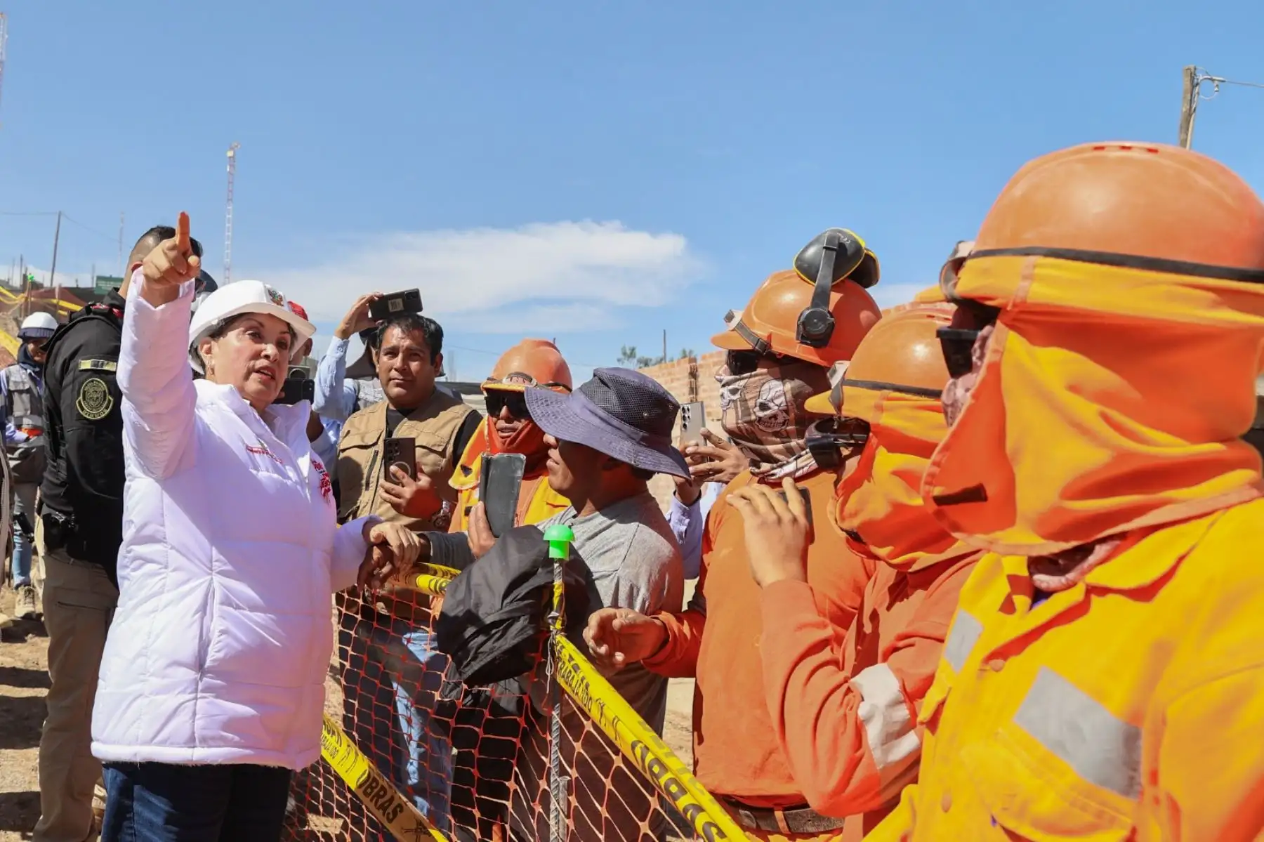 La presidenta de la república, Dina Boluarte, supervisa el proyecto de creación de los sistemas de agua potable dependientes del reservorio N - 31 en la ciudad de Arequipa. Foto: ANDINA/ Prensa Presidencia