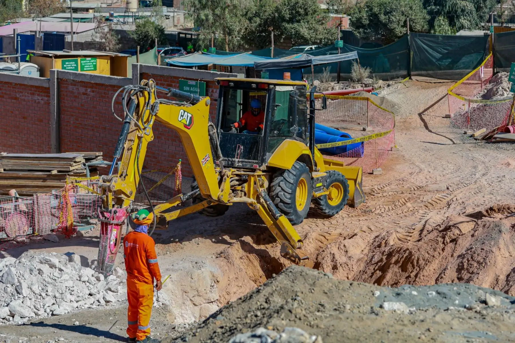 La presidenta de la república, Dina Boluarte, supervisa el proyecto de creación de los sistemas de agua potable dependientes del reservorio N - 31 en la ciudad de Arequipa. Foto: ANDINA/ Prensa Presidencia