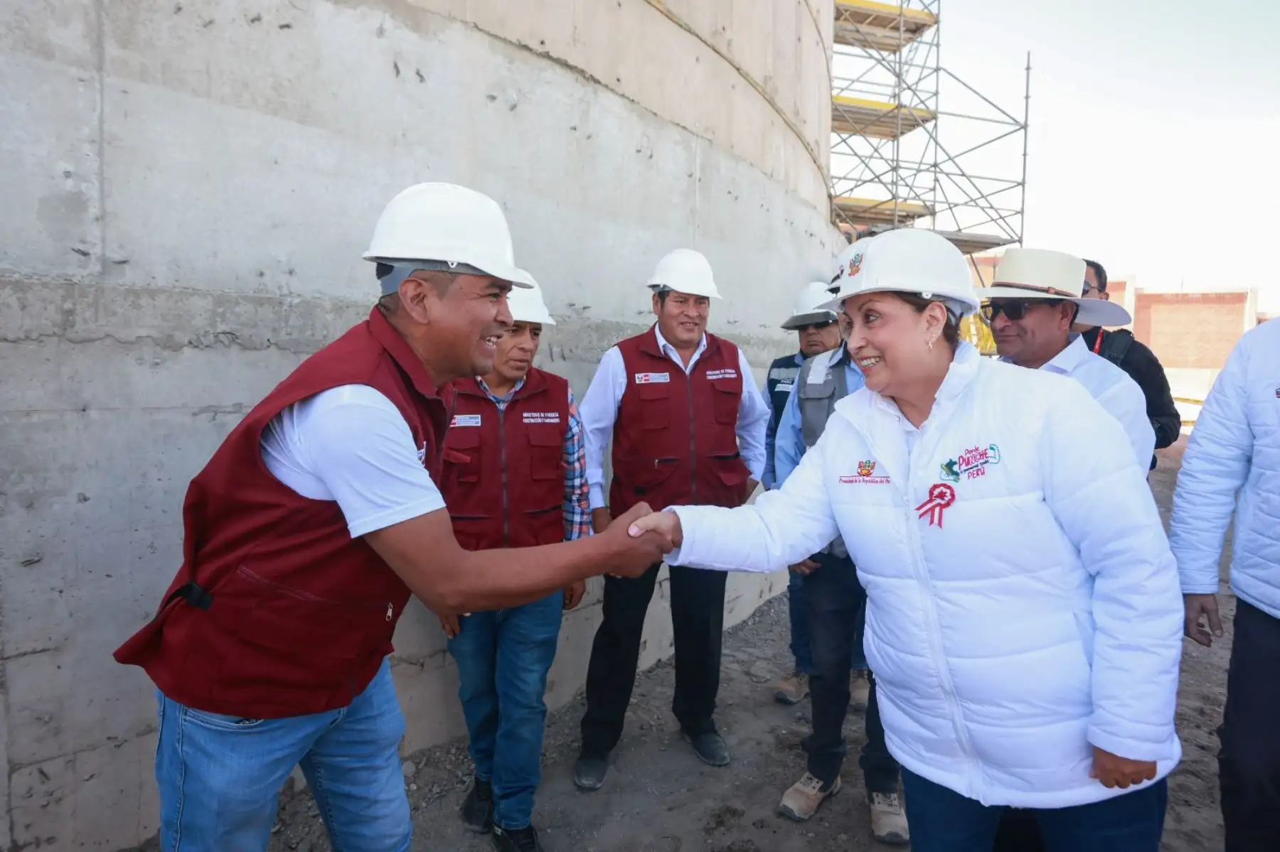 La presidenta de la república, Dina Boluarte, supervisa el proyecto de creación de los sistemas de agua potable dependientes del reservorio N - 31 en la ciudad de Arequipa. Foto: ANDINA/ Prensa Presidencia