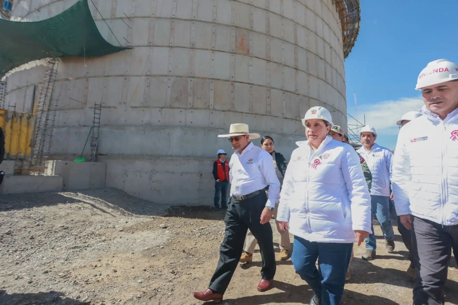 La presidenta de la república, Dina Boluarte, supervisa el proyecto de creación de los sistemas de agua potable dependientes del reservorio N - 31 en la ciudad de Arequipa. Foto: ANDINA/ Prensa Presidencia