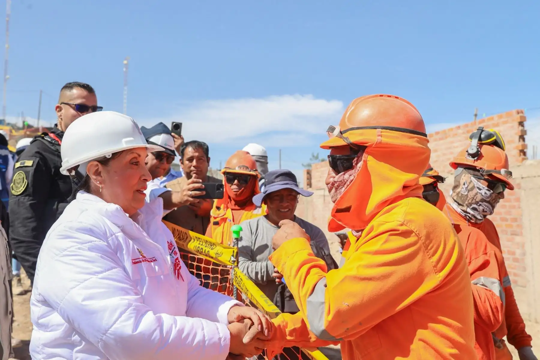 La presidenta de la república, Dina Boluarte, supervisa el proyecto de creación de los sistemas de agua potable dependientes del reservorio N - 31 en la ciudad de Arequipa. Foto: ANDINA/ Prensa Presidencia