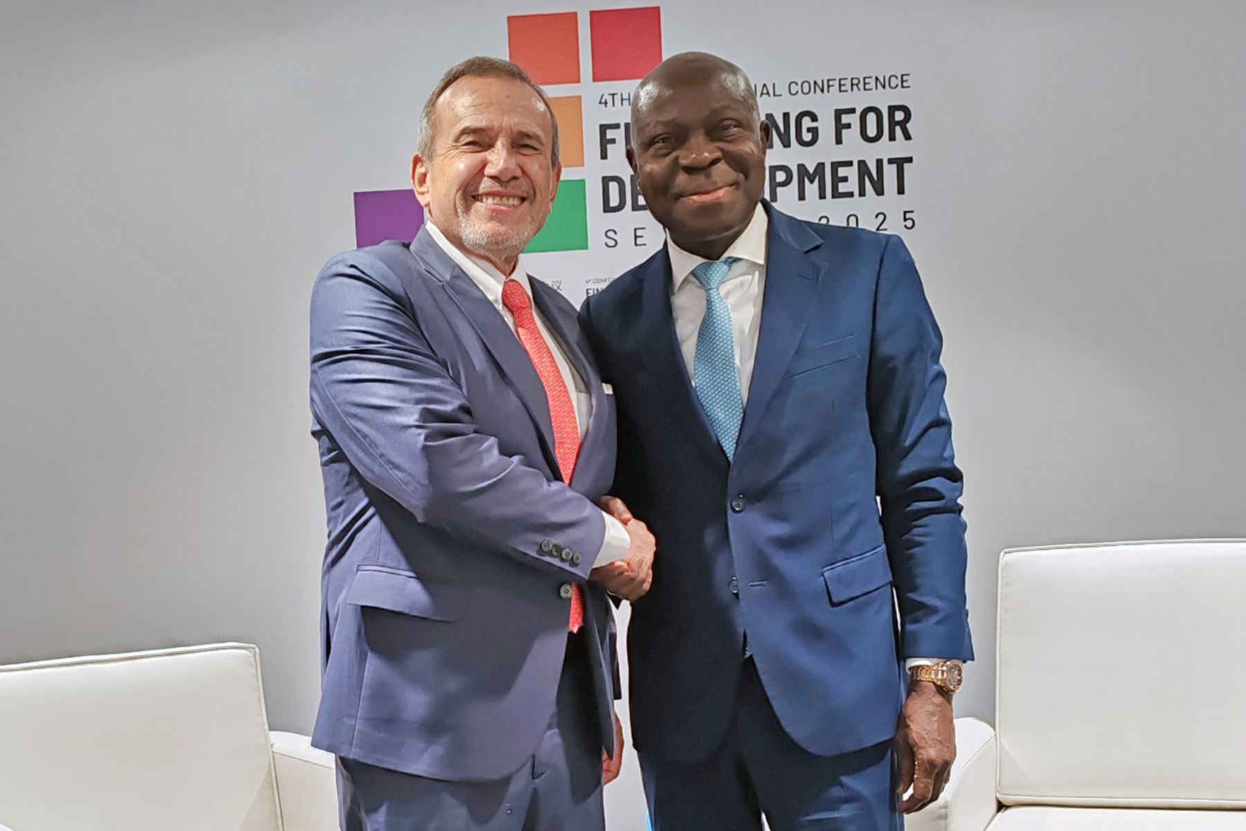 Peru's FA Minister meets with ILO Director-General