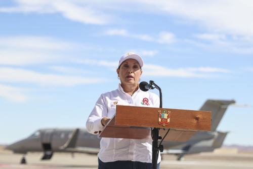 Presidenta Dina Boluarte participa en la ceremonia conmemorativa por los 40 años del sistema Mirage 2000 P/DP en el Perú