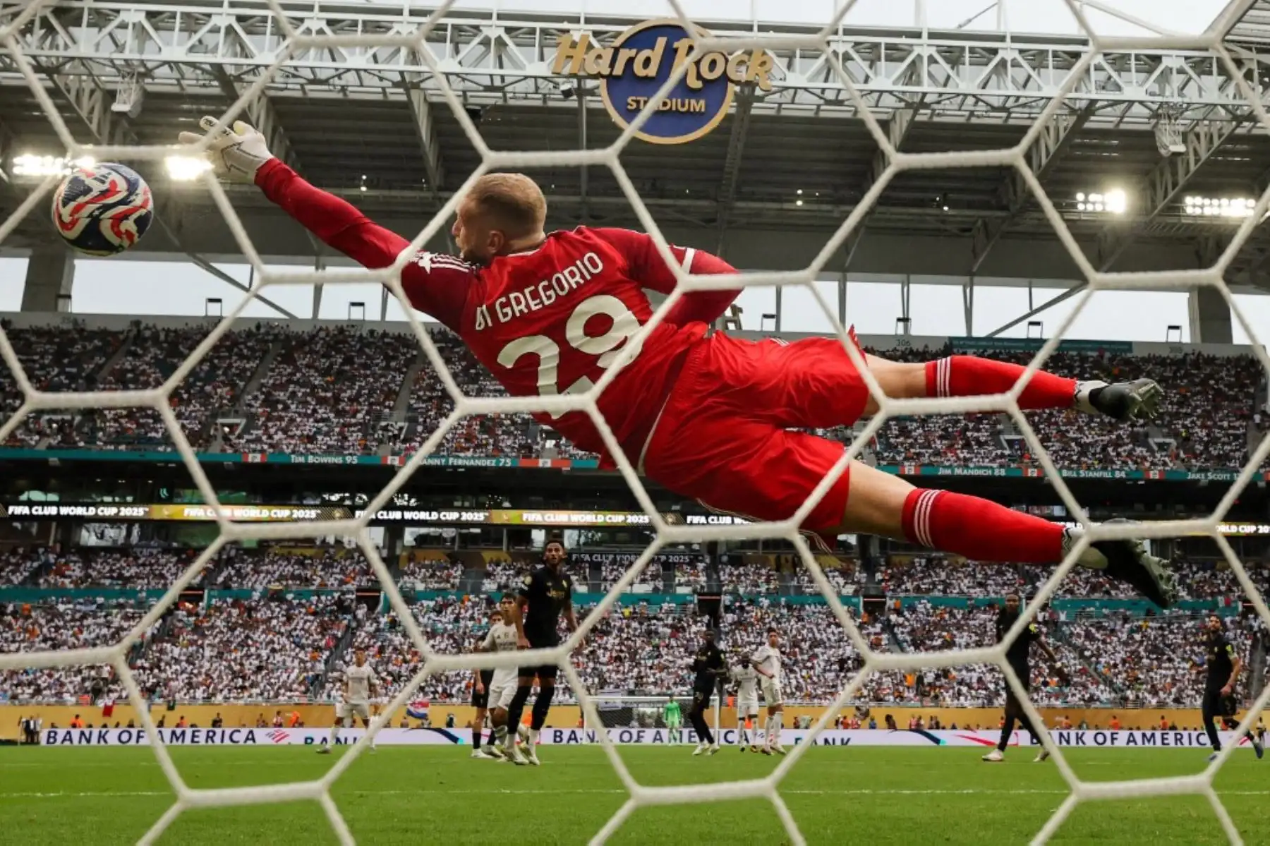 El Real Madrid superó por 1-0 a la Juventus con un sólido segundo tiempo, donde controló el ritmo del juego y neutralizó cualquier intento ofensivo del conjunto italiano. Foto: AFP
