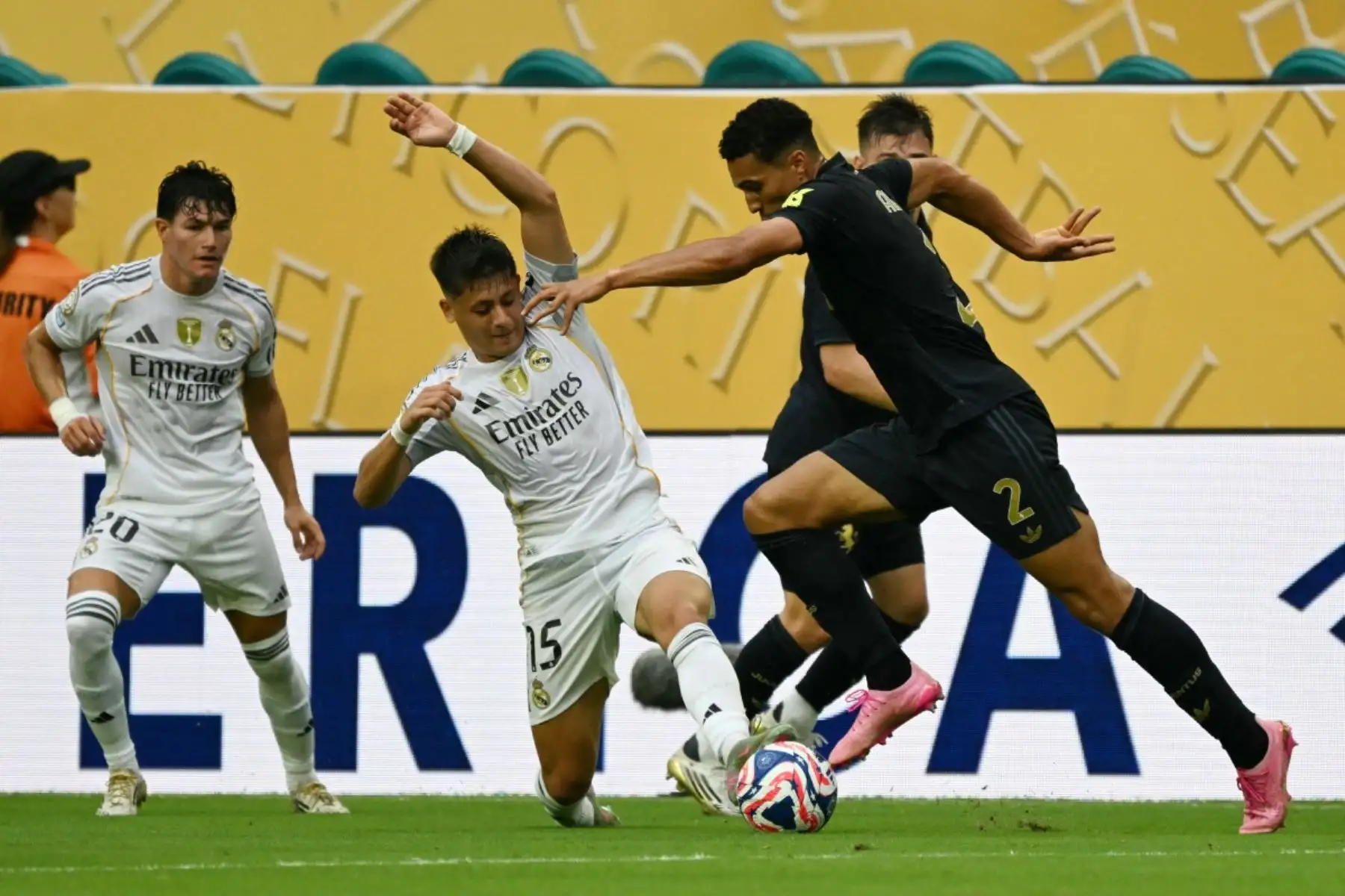 La Juventus, sin respuestas tácticas ni intensidad física, fue dominada por un Real Madrid que se proyecta como serio candidato al título en esta renovada edición del Mundial de Clubes. Foto: AFP