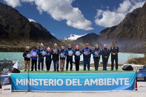 El Parque Nacional Huascarán es administrado por el Sernanp, organismo adscrito al Ministerio del Ambiente. Este ecosistema alberga más de 660 glaciares y 300 lagunas andinas.