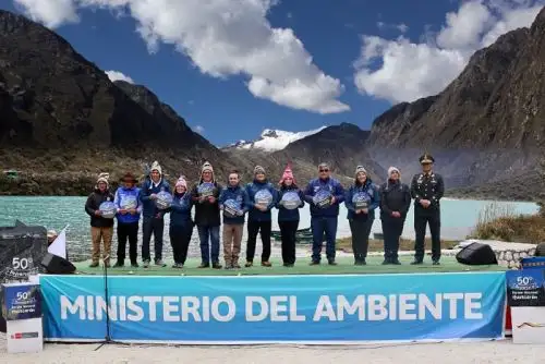 El Parque Nacional Huascarán es administrado por el Sernanp, organismo adscrito al Ministerio del Ambiente. Este ecosistema alberga más de 660 glaciares y 300 lagunas andinas.