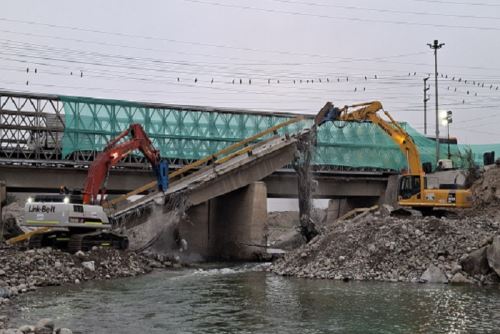 La demolición se realiza de forma progresiva, de sur a norte, y se prevé que el próximo 15 de julio se complete la instalación del segundo puente modular.