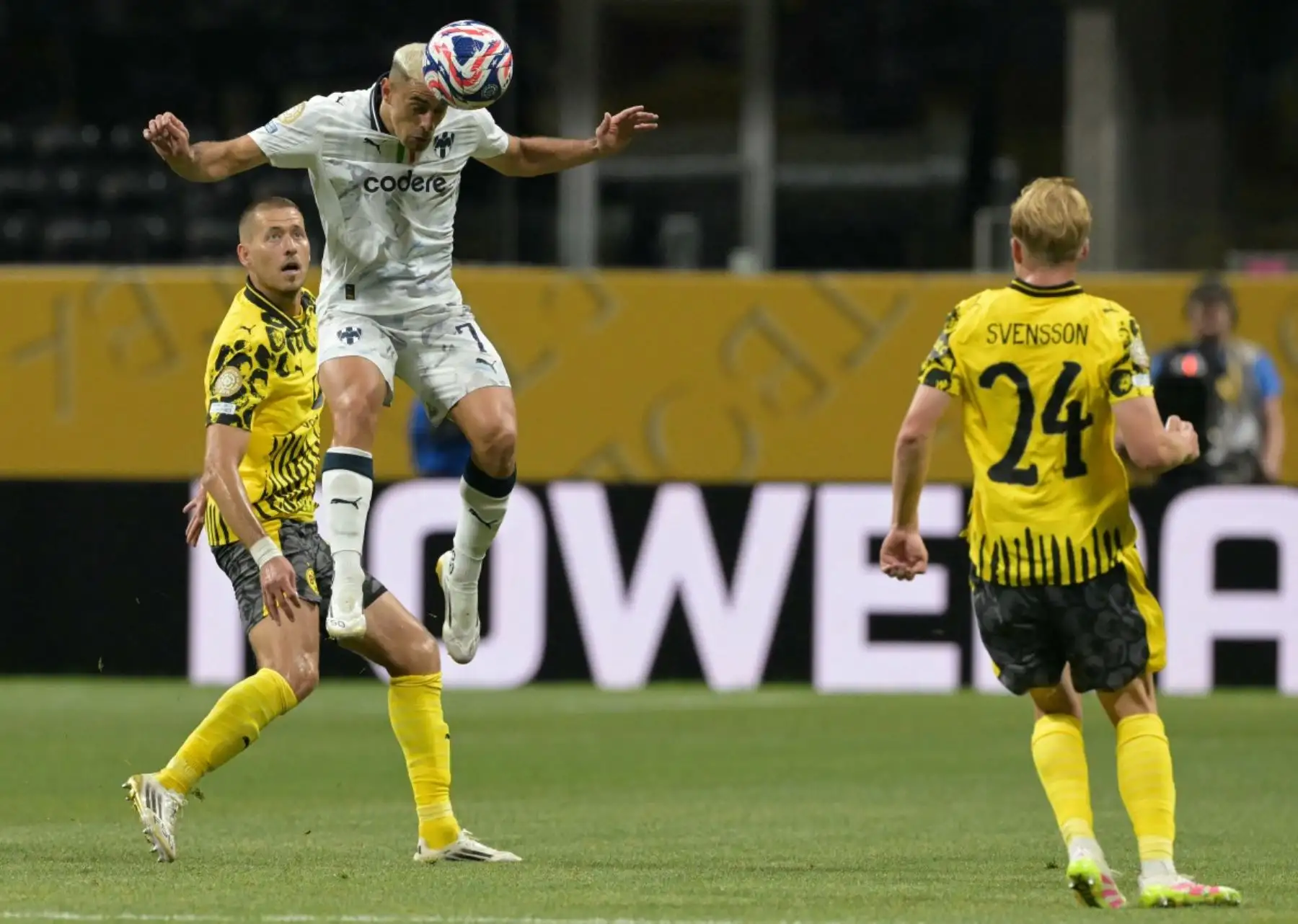 El técnico Domènec Torrent no logró revertir el marcador pese a los ajustes tácticos del segundo tiempo y Monterrey terminó eliminado en un partido de alta exigencia. Foto: AFP