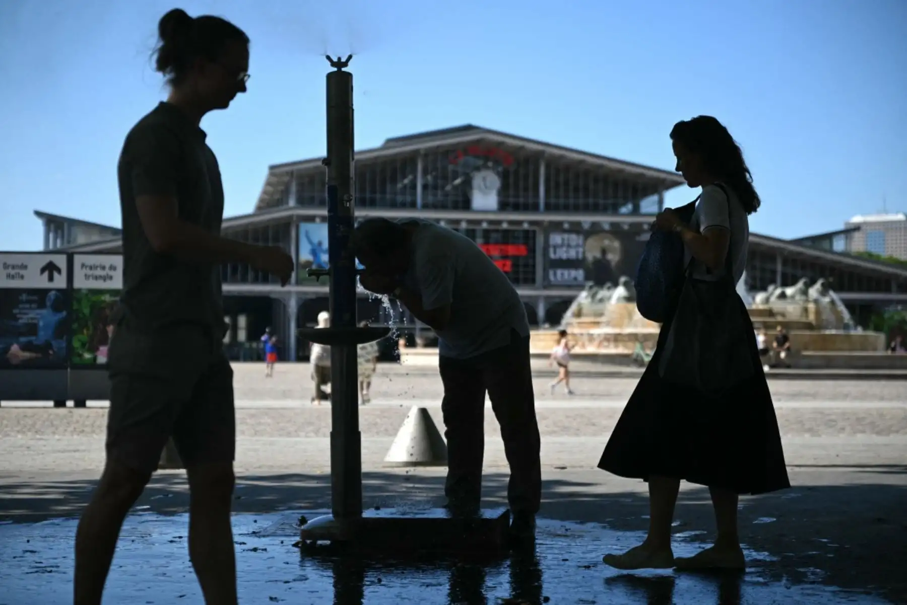 En medio del calor extremo, un niño de dos años falleció tras permanecer varias horas dentro de un coche estacionado al sol en la localidad catalana de Valls. Foto: AFP