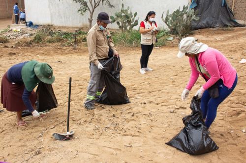 Autoridades y pobladores del distrito de Túcume eliminan 300 toneladas de desmonte tras jornada de limpieza en huaca El Pueblo. ANDINA/Difusión