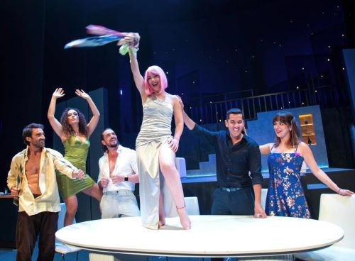 Comedia teatral Desnudos se despide del teatro Marsano.