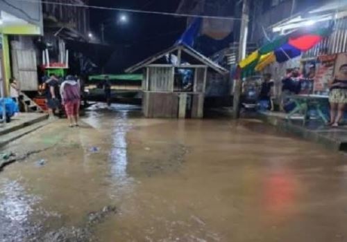 Las lluvias intensas que se registran en Amazonas provocaron el aumento del caudal del río Cenepa que se desbordó anoche causando daños en diversas comunidades nativas del distrito de El Cenepa. ANDINA/Difusión