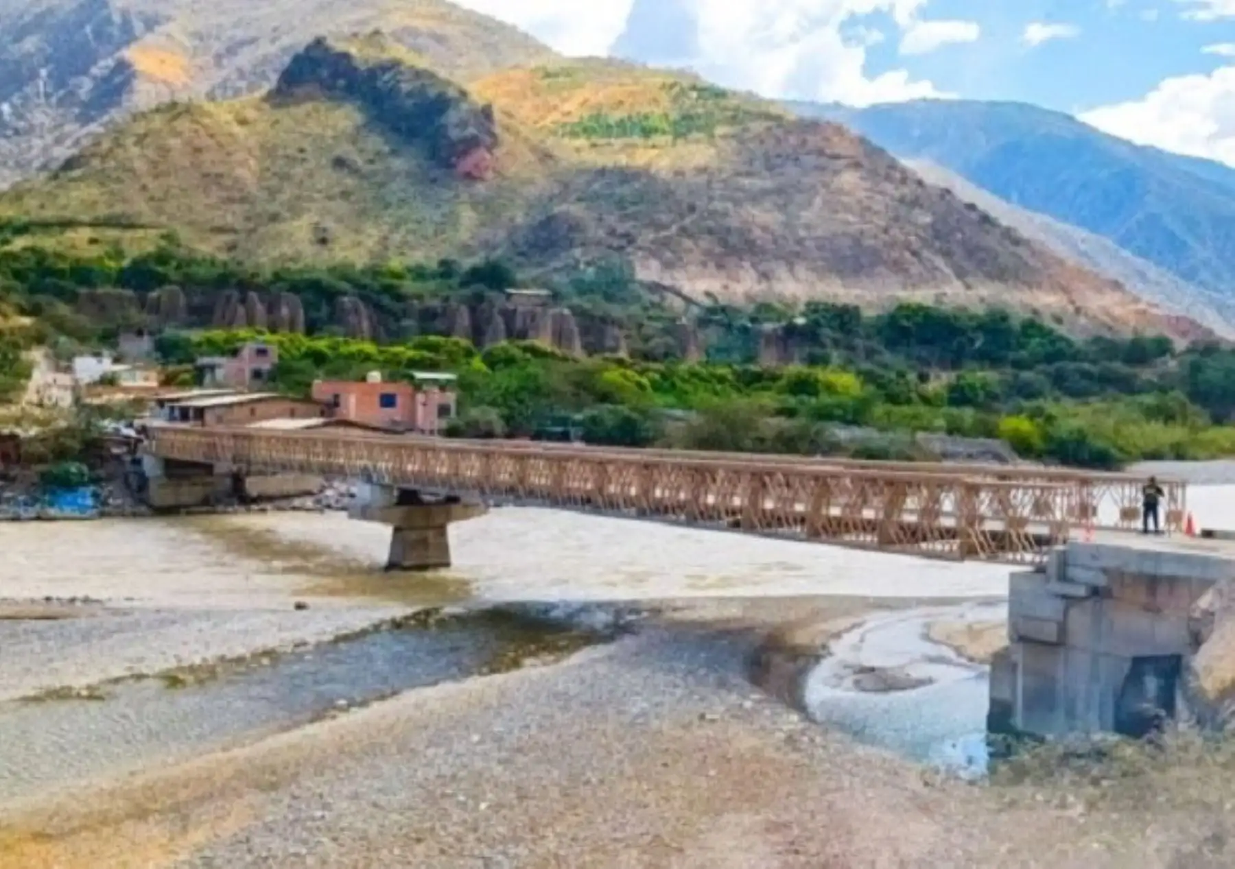 Para evitar futuras interrupciones del tránsito por la crecida del río Marañón durante la temporada de lluvias, se elevó el nivel del puente Chagual, ubicado en la provincia de Pataz, región La Libertad. ANDINA/Difusión