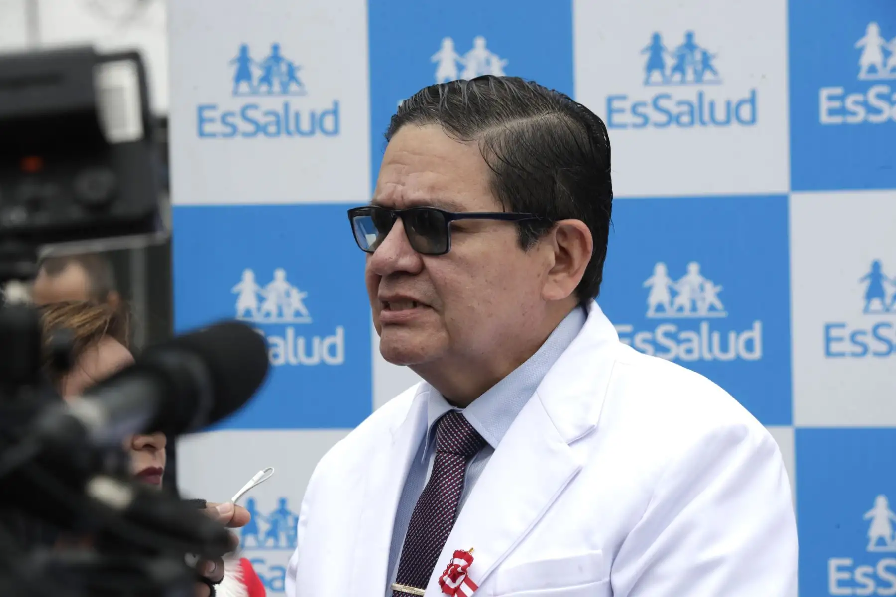 Nuevamente la solidaridad de una familia se manifiesta, esta vez un adulto de 43 años, se convierte en un héroe, gracias a que su familia respetó su voluntad de donar sus órganos, y que permitió dar una nueva oportunidad de vida a seis pacientes en lista de espera. Hoy se activó un operativo de donación en Arequipa, el número 34 del año.En la imagen, Segundo Cecilio Acho Mego
Presidente Ejecutivo de EsSalud.
Foto: ANDINA/Eddy Ramos Nuevamente la solidaridad de una familia se manifiesta, esta vez un adulto de 43 años, se convierte en un héroe, gracias a que su familia respetó su voluntad de donar sus órganos, y que permitió dar una nueva oportunidad de vida a seis pacientes en lista de espera. Hoy se activó un operativo de donación en Arequipa, el número 34 del año.En la imagen, Segundo Cecilio Acho Mego
Presidente Ejecutivo de EsSalud.
Foto: ANDINA/Eddy Ramos