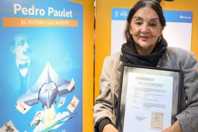 La nieta del inventor arequipeño, Ana Rosa Paulet, agradeció el reconocimiento y resaltó el valor de rescatar la figura de su abuelo desde las instituciones peruanas. Foto: Indecopi