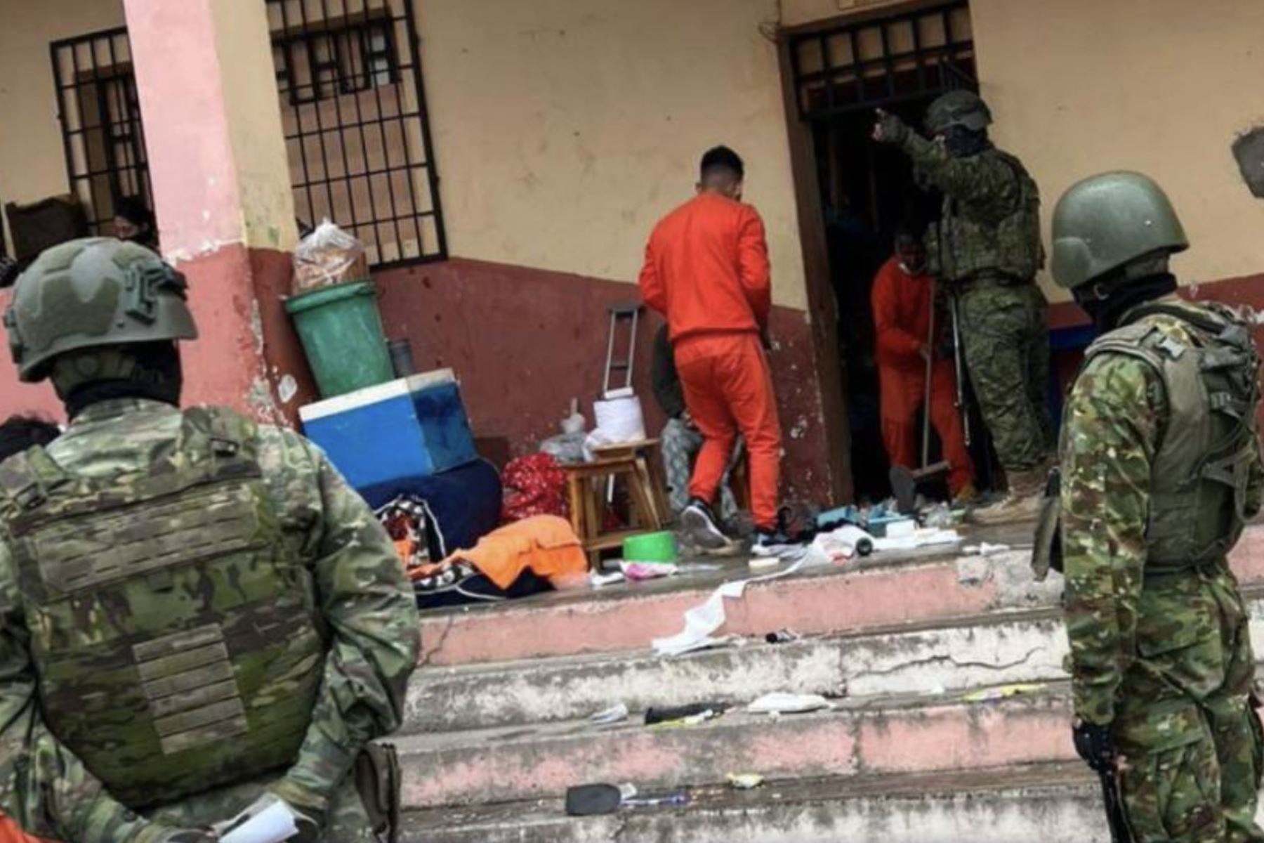 Las Fuerzas Armadas ejecutaron operativo en la cárcel de Guaranda, capital de la provincia de Bolívar.