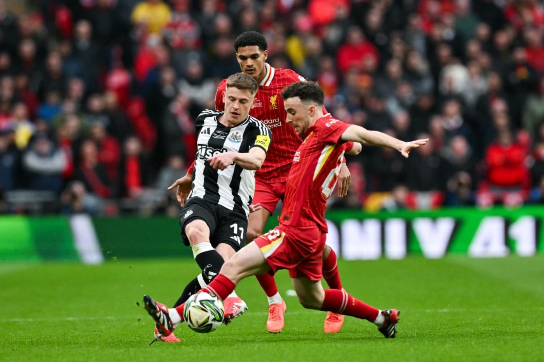 El delantero portugués del Liverpool, Diogo Jota, durante la final de la Copa de la Liga inglesa. Foto: AFP