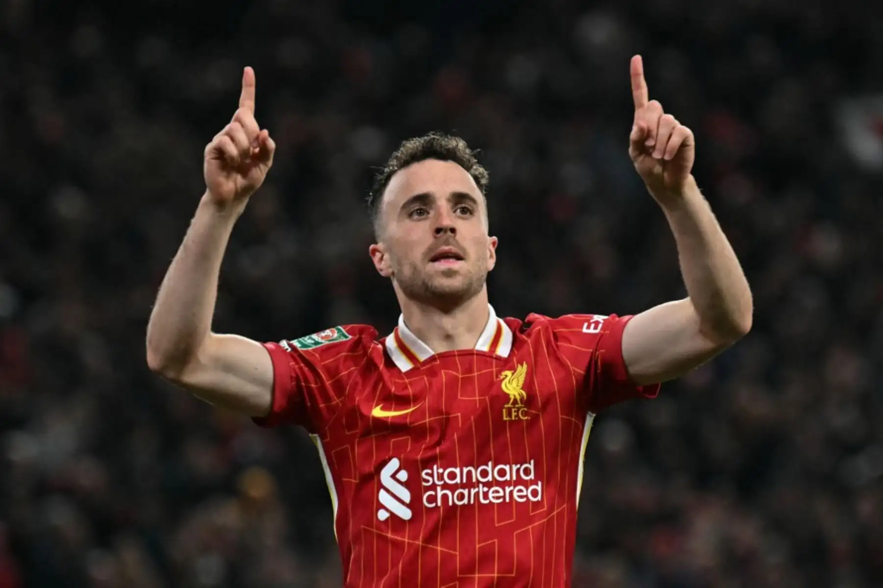 El delantero portugués del Liverpool, Diogo Jota, celebra tras anotar el primer gol de su equipo durante el partido de la Premier League inglesa entre el Ipswich Town y el Liverpool en Portman Road, Ipswich, este de Inglaterra, el 17 de agosto de 2024. Foto: AFP