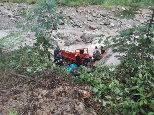 Motocar cayó a un abismo tras sufrir un despiste en la vía que recorre la provincia de La Mar, en Ayacucho. ANDINA/Difusión