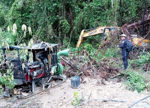 Fuerzas combinadas de la Policía Nacional, del Ejército y la FAP; y de la Fiscalía Especializada en Materia Ambiental ejecutaron operativo contra la minería ilegal en Amazonas.
