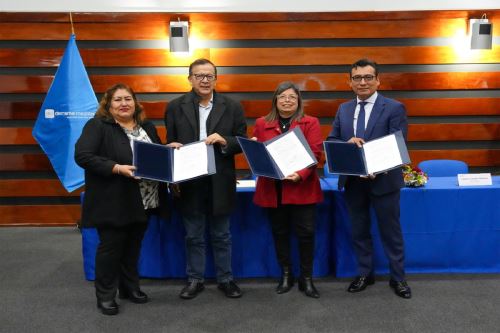Los docentes del Fondo de Asistencia y Estímulo de los Trabajadores del Sector Educación (CAFAE-SE)  se volverán a beneficiar con acceso a créditos gracias al convenio firmado con la Derrama Magisterial,