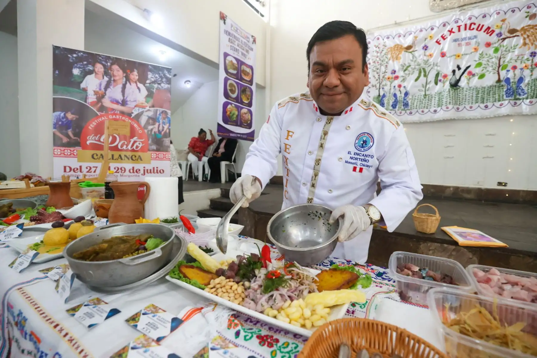 Monsefú lanzó oficialmente el FEXTICUM 2025, la feria de exposiciones típico culturales más representativa del norte del país. Este tradicional evento reúne lo mejor del arte, la gastronomía, la música y las costumbres locales. En esta edición, incluye importantes novedades como parte de “La Ruta del Papa”, iniciativa que rescata el legado cultural y espiritual dejado por la visita de San Juan Pablo II a la región. Foto:ANDINA / Juan Carlos Guzmán Negrini