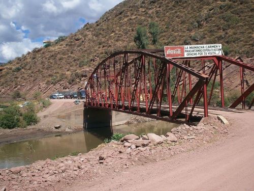 El puente Huambutío es el principal acceso a la provincia cusqueña de Paucartambo y de ingreso al Parque Nacional del Manu. ANDINA/Difusión