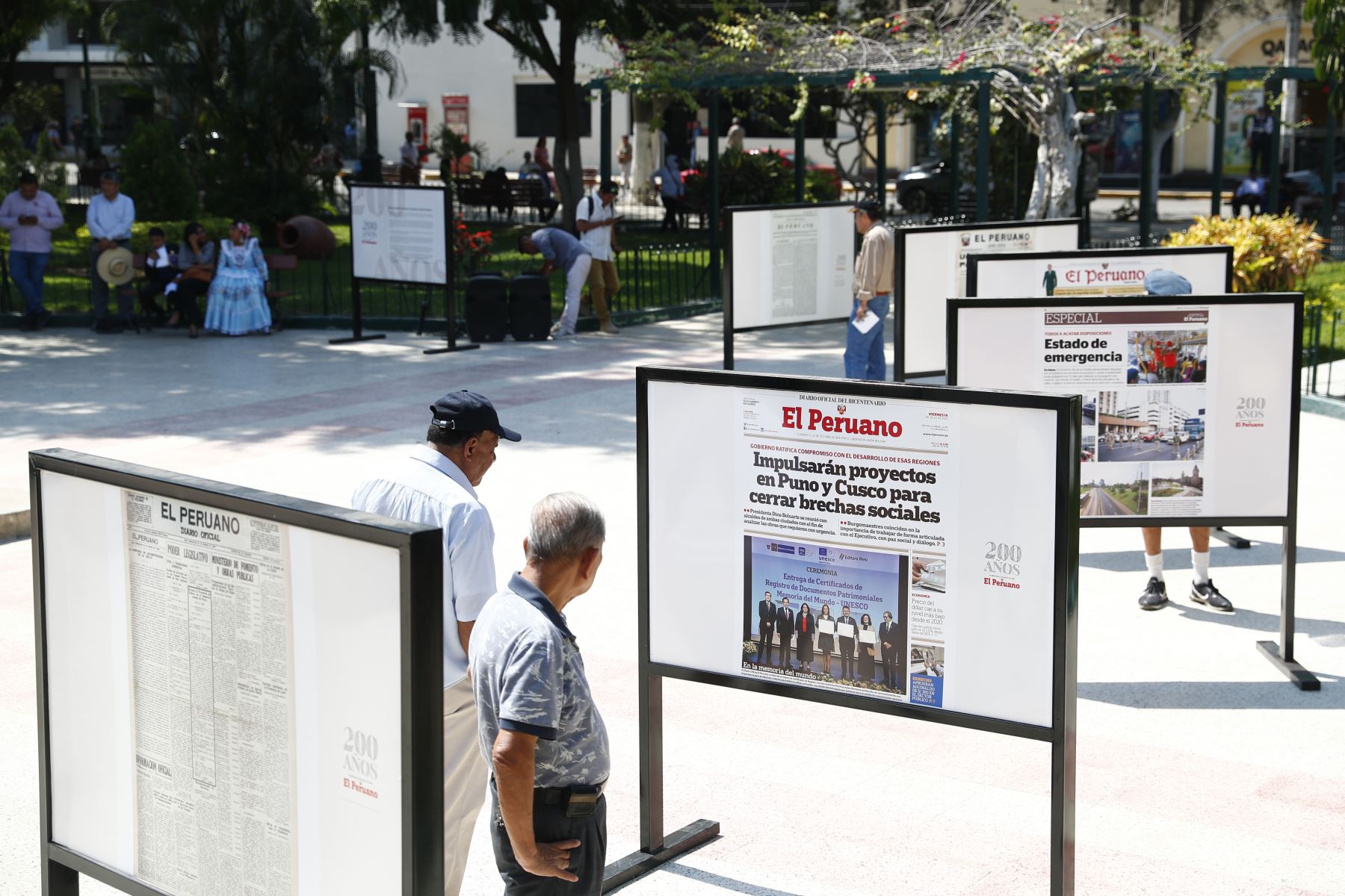 En la plaza de Armas de la ciudad de Piura se inauguró la exposición itinerante del Diario Oficial "El Peruano". Foto: ANDINA/Daniel Bracamonte