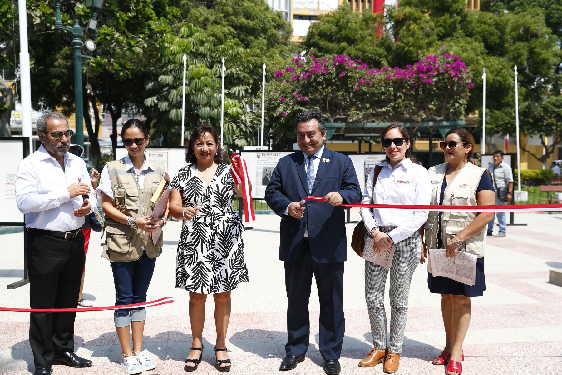 En la plaza de Armas de la ciudad de Piura se inauguró la exposición itinerante del Diario Oficial "El Peruano". Foto: ANDINA/Daniel Bracamonte