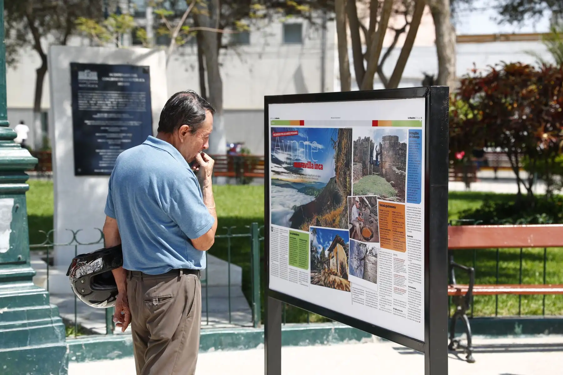 Desde la plaza de Armas de Piura, en un caluroso día, se inauguró la exposición itinerante de portadas históricas y páginas centrales destacadas del Diario El Peruano, en el marco de las celebraciones por su Bicentenario. Foto: ANDINA/Daniel Bracamonte