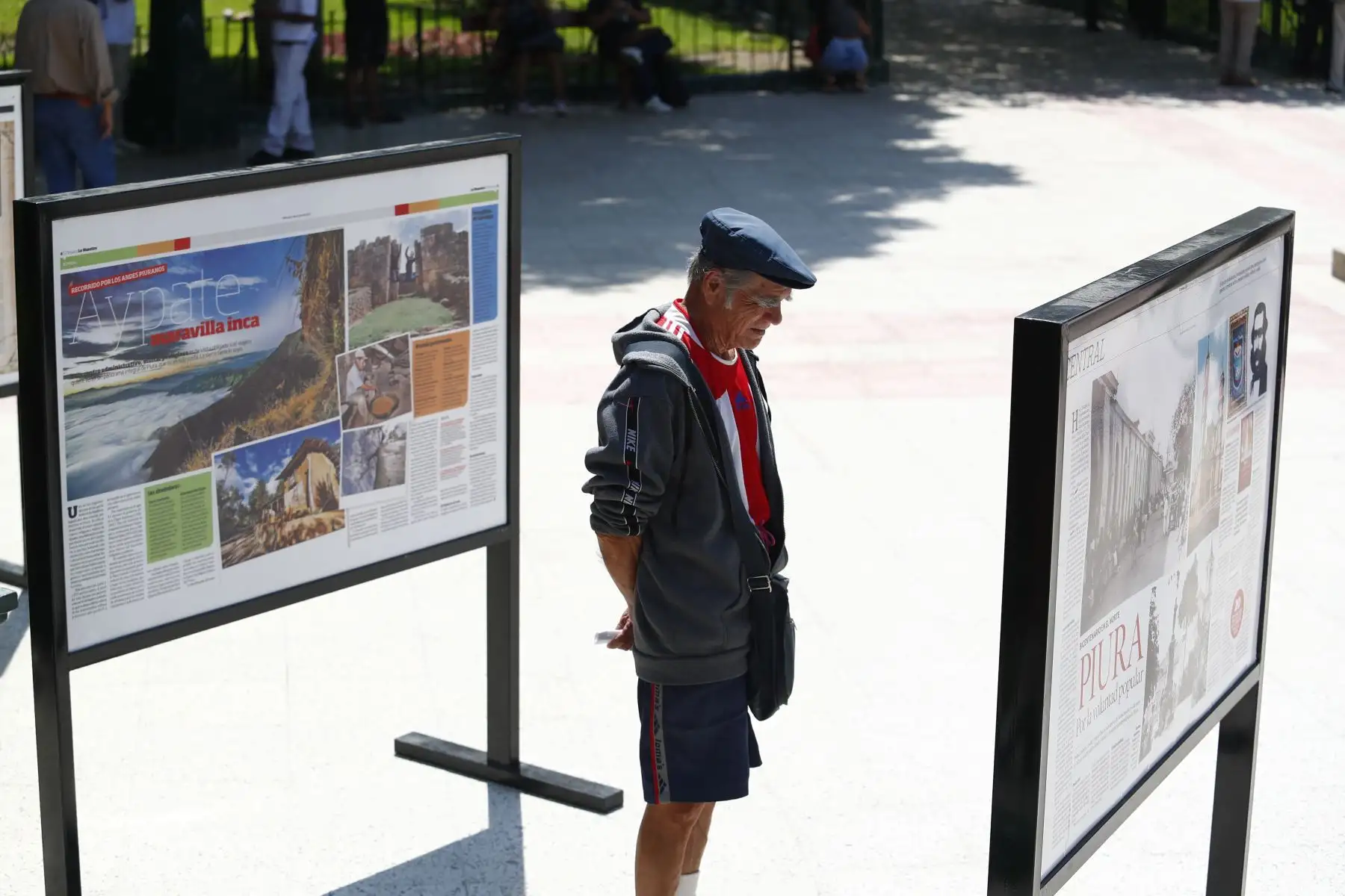 Desde la plaza de Armas de Piura, en un caluroso día, se inauguró la exposición itinerante de portadas históricas y páginas centrales destacadas del Diario El Peruano, en el marco de las celebraciones por su Bicentenario. Foto: ANDINA/Daniel Bracamonte