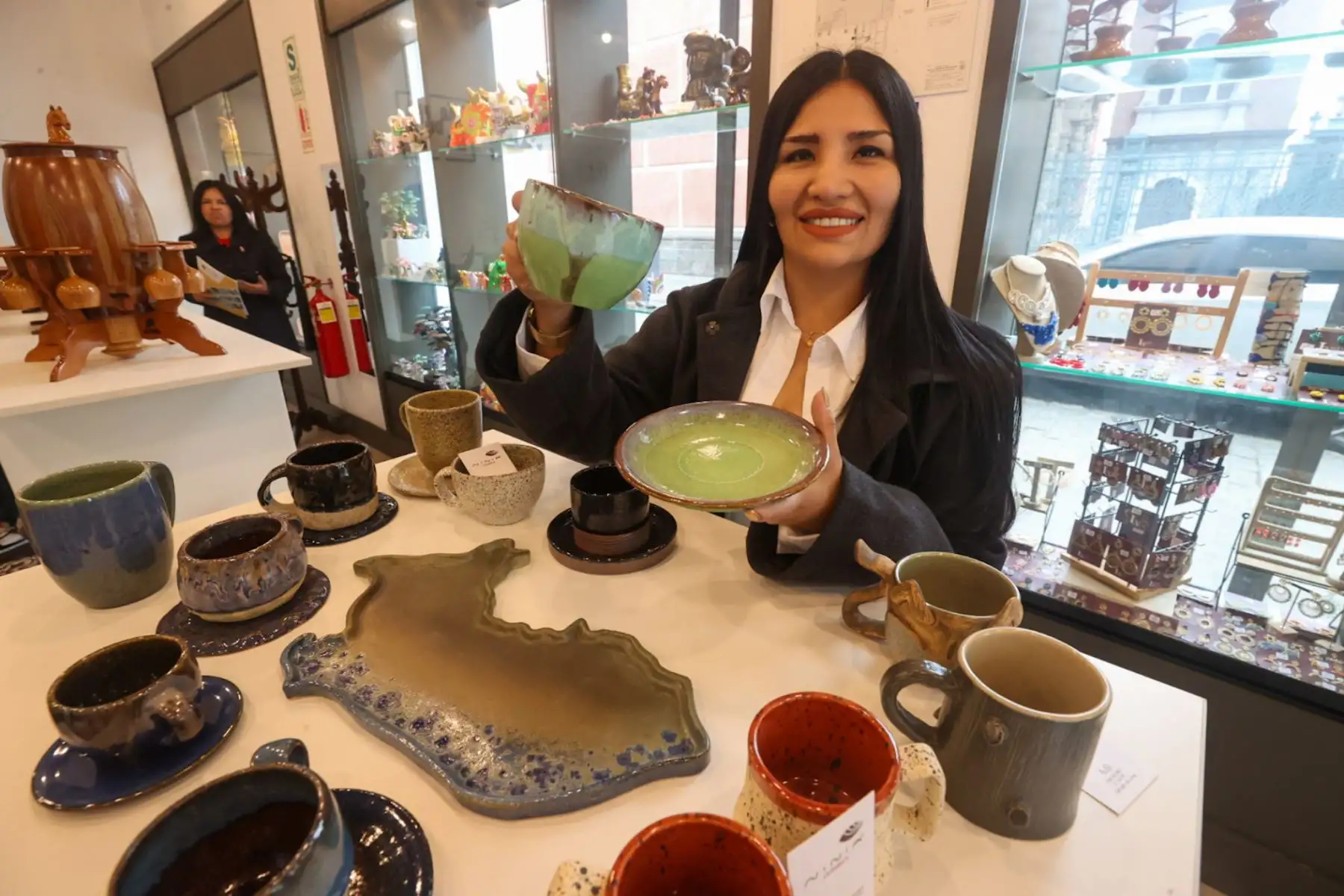 INPE presentó productos de "Cárceles Productivas" por el 203 aniversario patrio. Estos productos han sido elaborados por internos e internas de diversos penales del país como: Quillabamba y Abancay, Cusco Mujeres y Varones, Lurigancho, Castro Castro, Callao, Mujeres Chorrillos, entre otros. Alejandra Zegarra,  representante de la empresa Aleja.

Foto: ANDINA/Juan Carlos Guzmán Negrini