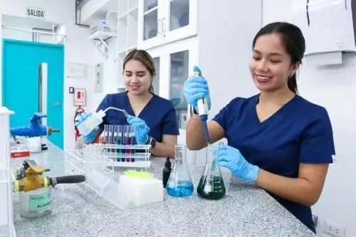 El 70 % de becarios que busca estudiar en el extranjero tiene entre 23 a 30 años. Foto: ANDINA/Difusión