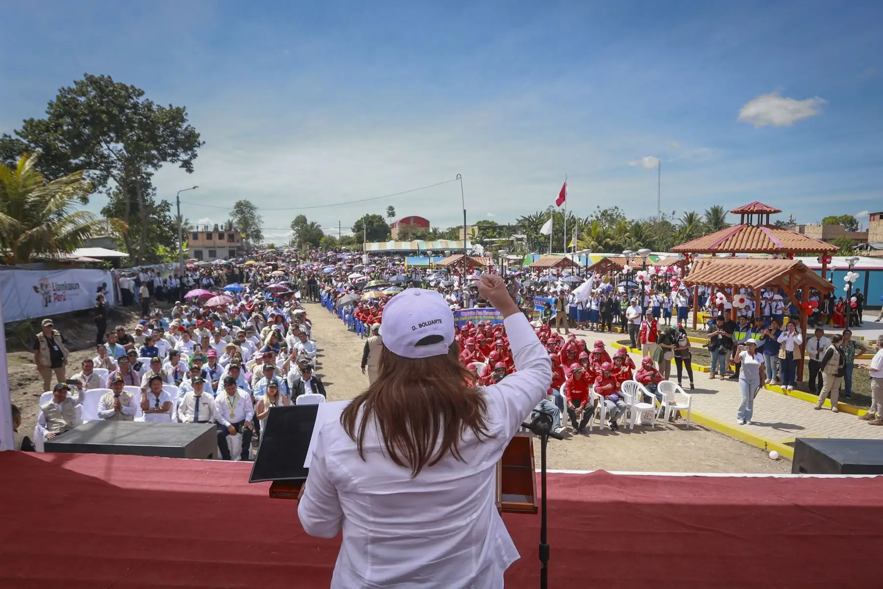 La presidenta Dina Boluarte participó en la inauguración de la plaza del sector La Esperanza en Segunda Jerusalén, obra ejecutada por la misma población gracias a la implementación del programa Llamkasun Perú. Foto: ANDINA/Prensa Presidencia