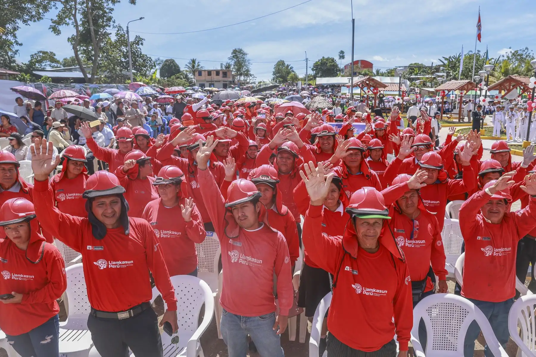 La presidenta Dina Boluarte participó en la inauguración de la plaza del sector La Esperanza en Segunda Jerusalén, obra ejecutada por la misma población gracias a la implementación del programa Llamkasun Perú. Foto: ANDINA/Prensa Presidencia