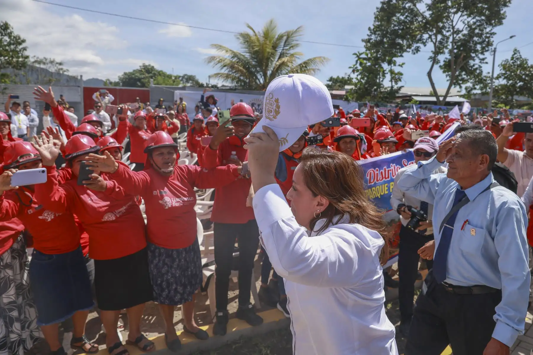 La presidenta Dina Boluarte participó en la inauguración de la plaza del sector La Esperanza en Segunda Jerusalén, obra ejecutada por la misma población gracias a la implementación del programa Llamkasun Perú. Foto: ANDINA/Prensa Presidencia